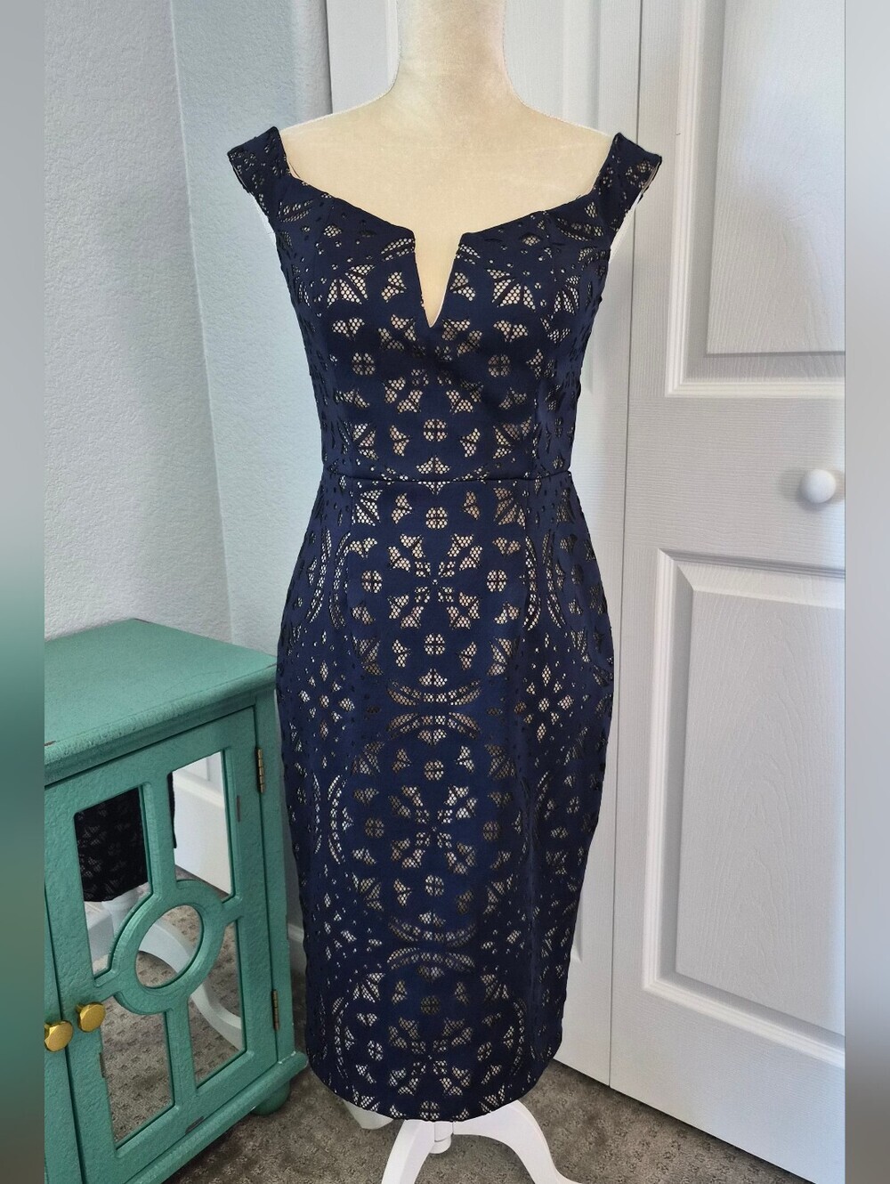 Xscape Navy Laser Cut Off Shoulder Sheath Dress Old Money Quiet Luxury Size 4